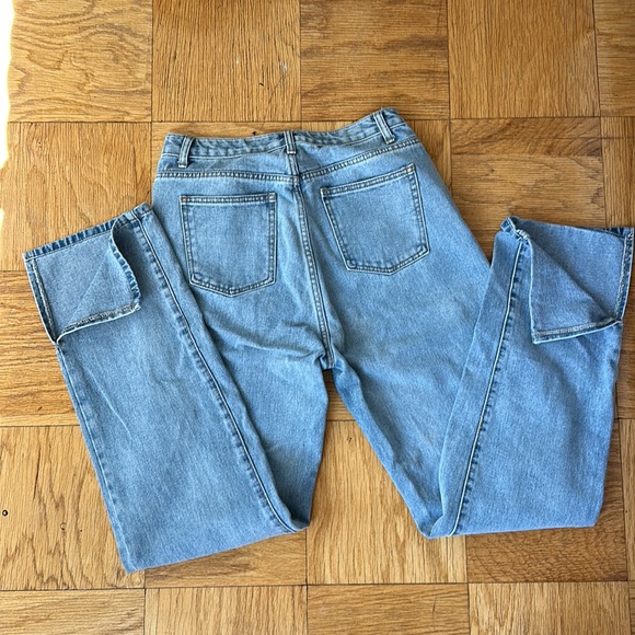 ‼️ SOLD ‼️ PrettyLittleThings Slit Jeans - Picture 3 of 3